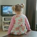 Чем больше времени дети проводят у телевизора, тем толще их талия