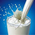 Обезжиренное молоко поможет сохранить здоровье женских суставов