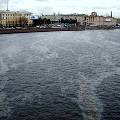 Нефтяное пятно на Неве в центре Петербурга ликвидировано