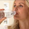 Причина мигрени в питьевой воде в пластиковых бутылках