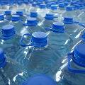 Исследователи: бутилированная вода убивает