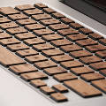 Дизайнеры создали деревянную эко-клавиатуру для MacBook
